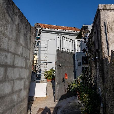 House On A Rustic Island At Campanha Trainstation Porto Exterior foto